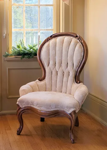 What Is A Queen Anne Chair?